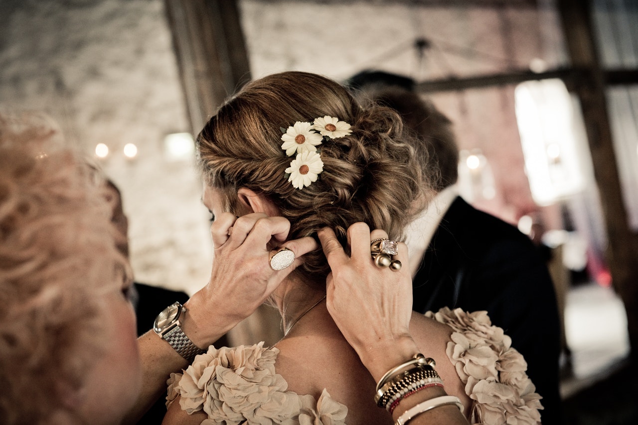 5 Most Stunning Flowers That Are Perfect For Bridal Hairstyle
